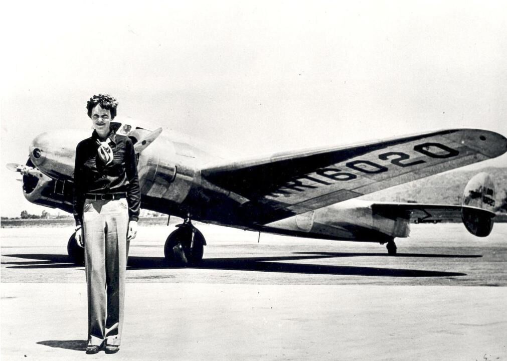 1932: Amelia Earhart's first solo flight across the Atlantic